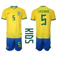 Brasilien Casemiro #5 Replika babykläder Hemmaställ Barn VM 2022 Kortärmad (+ korta byxor)